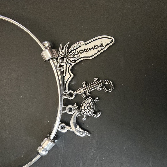 Disney charm bracelet - Picture 2 of 3